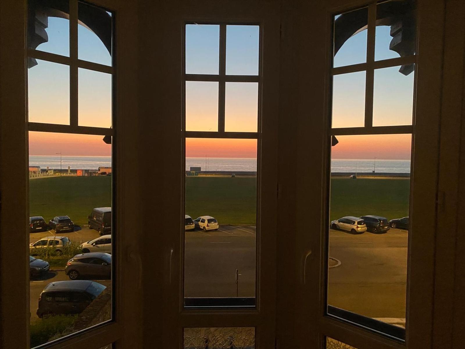 L'Ecume Des Jours Vue Mer Dieppe Luaran gambar